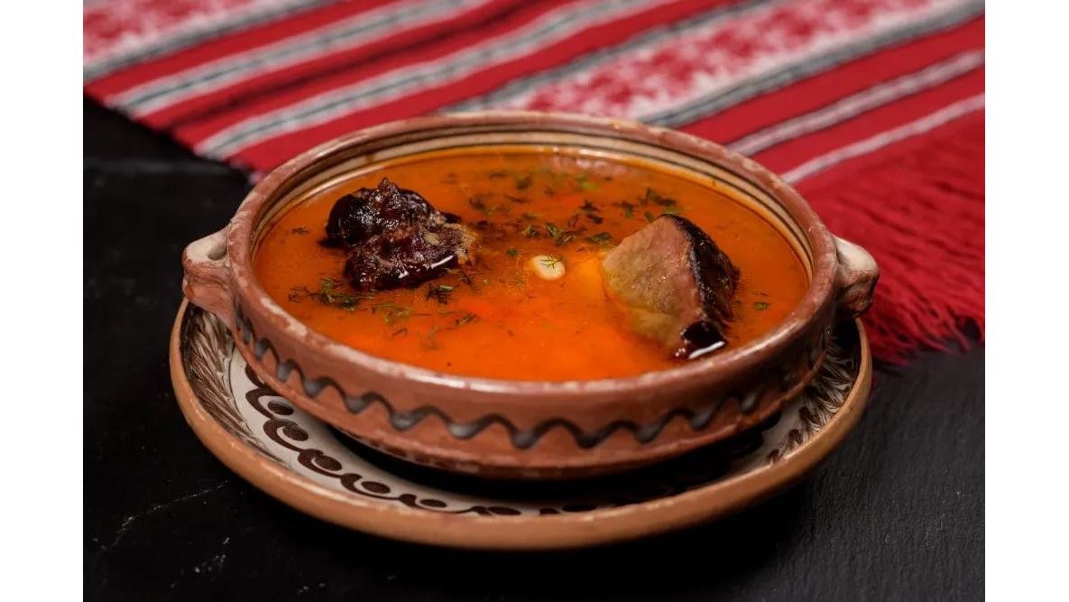 Ciorbă de fasole cu carne de la garniță