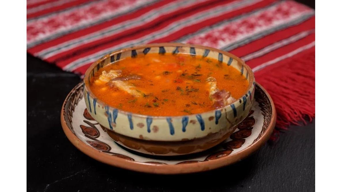 Ciorbă de fasole cu costiță afumată