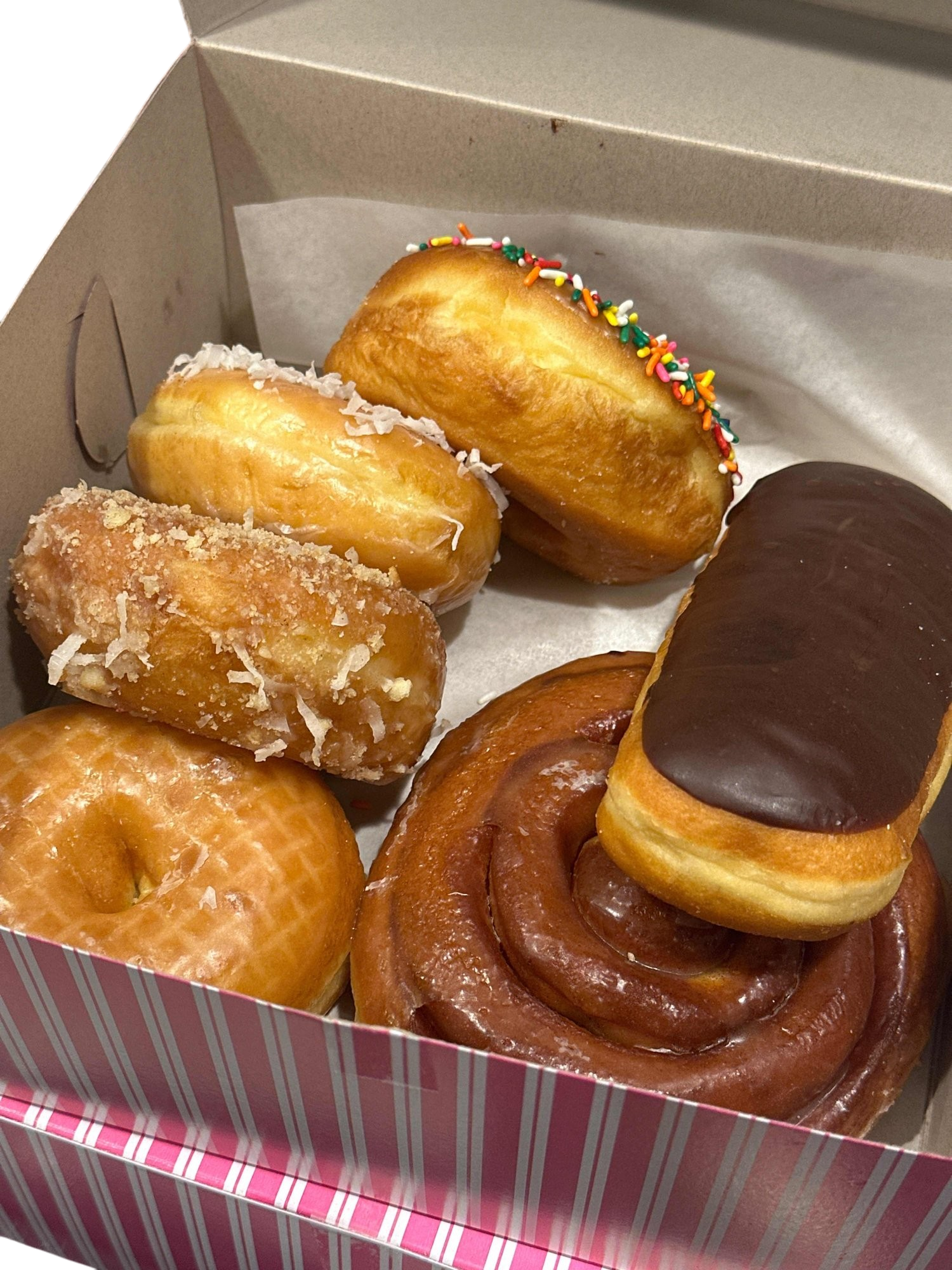 Mix Half Dozen Donuts- 5 (Raised/Old Fashioned/Cake) and 1 (Bar/Buttermilk/Twist)
