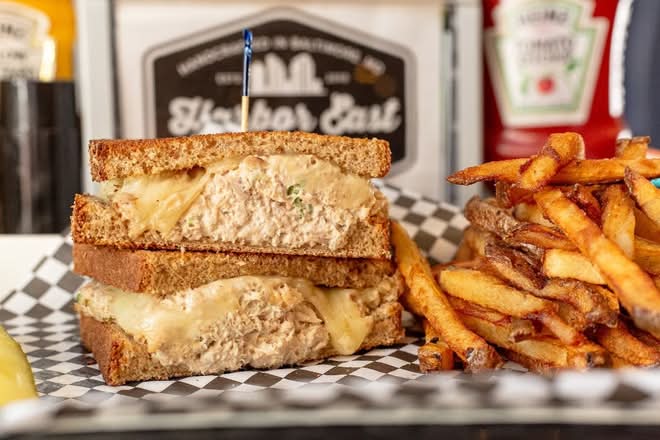 TUNA SALAD SANDWICH (SEAFOOD)