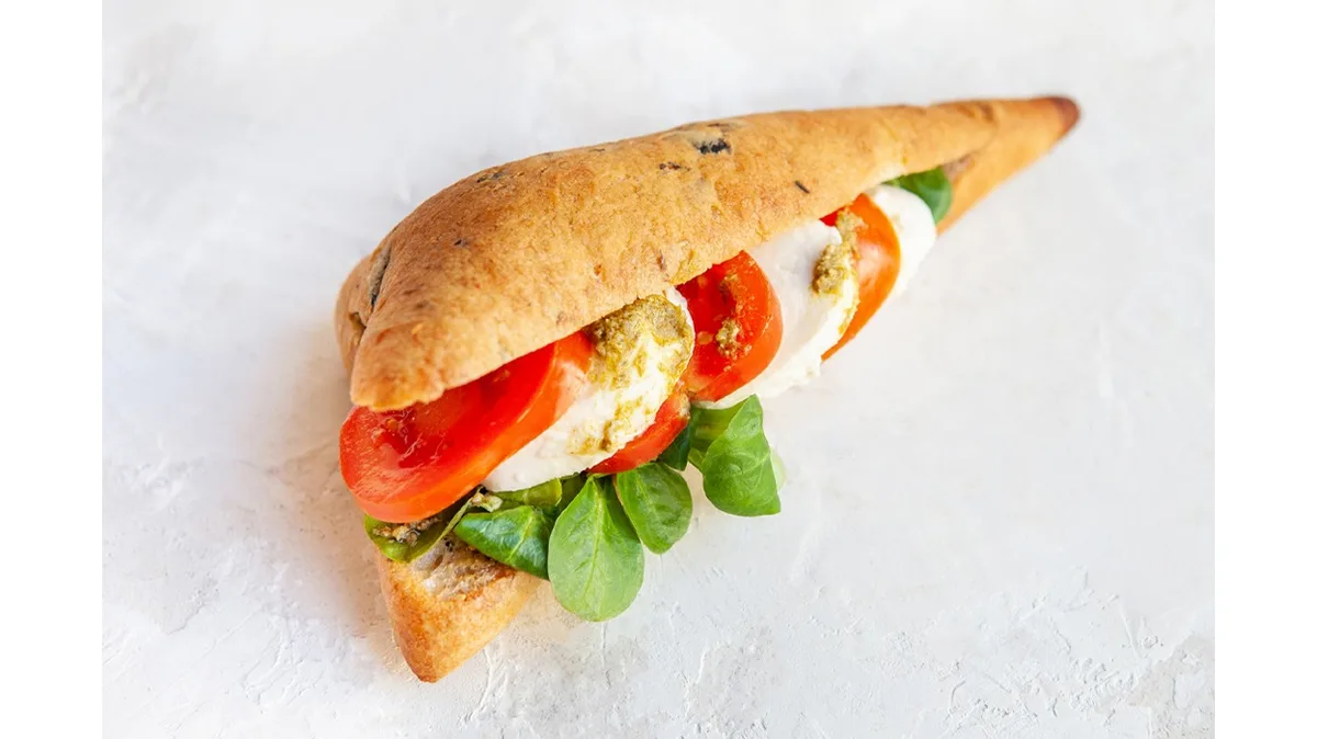 Vega Paradicsomos mozzarellás olivás kenyér szendvics