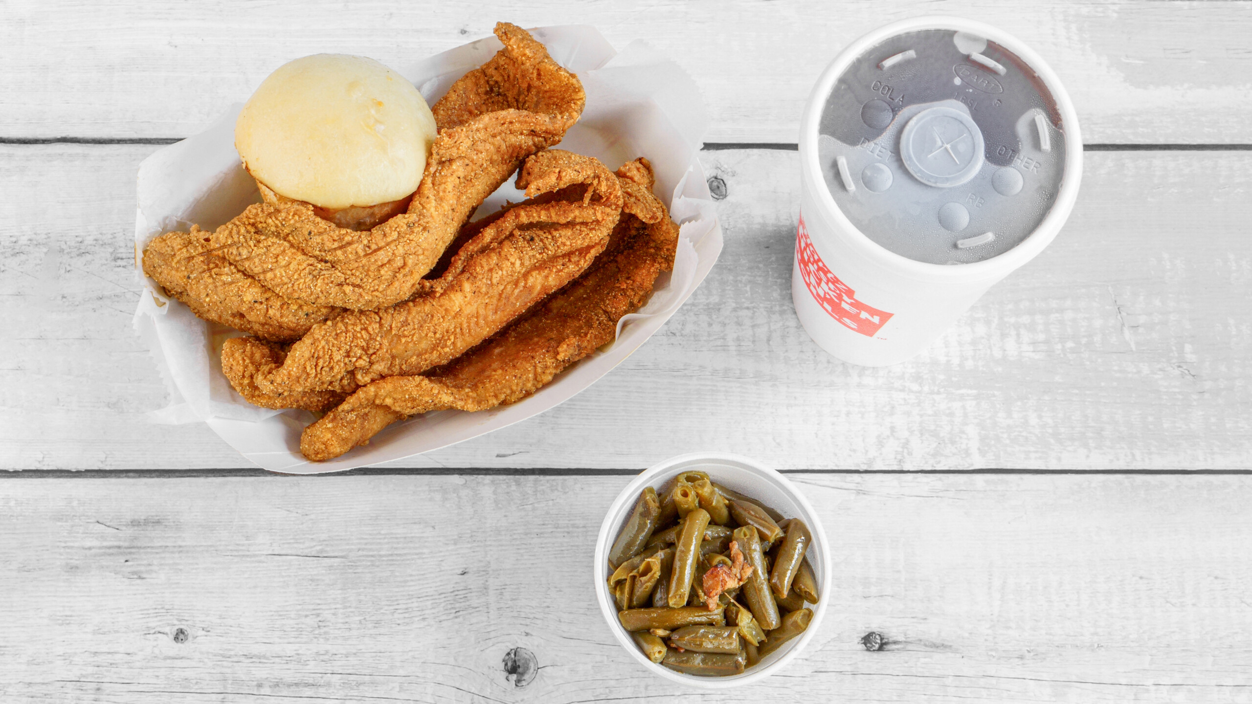 18. 3 Pieces Krispy Fishreg drink, reg side(60z), a roll.