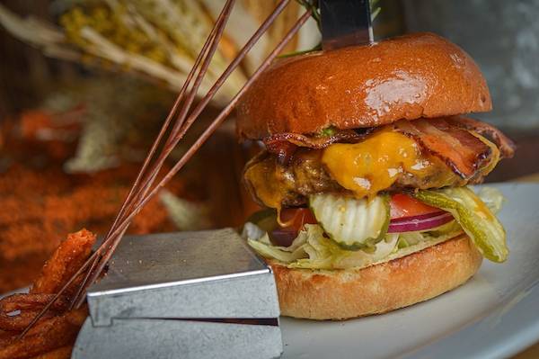 BURGER Bacon Avocado Chdr