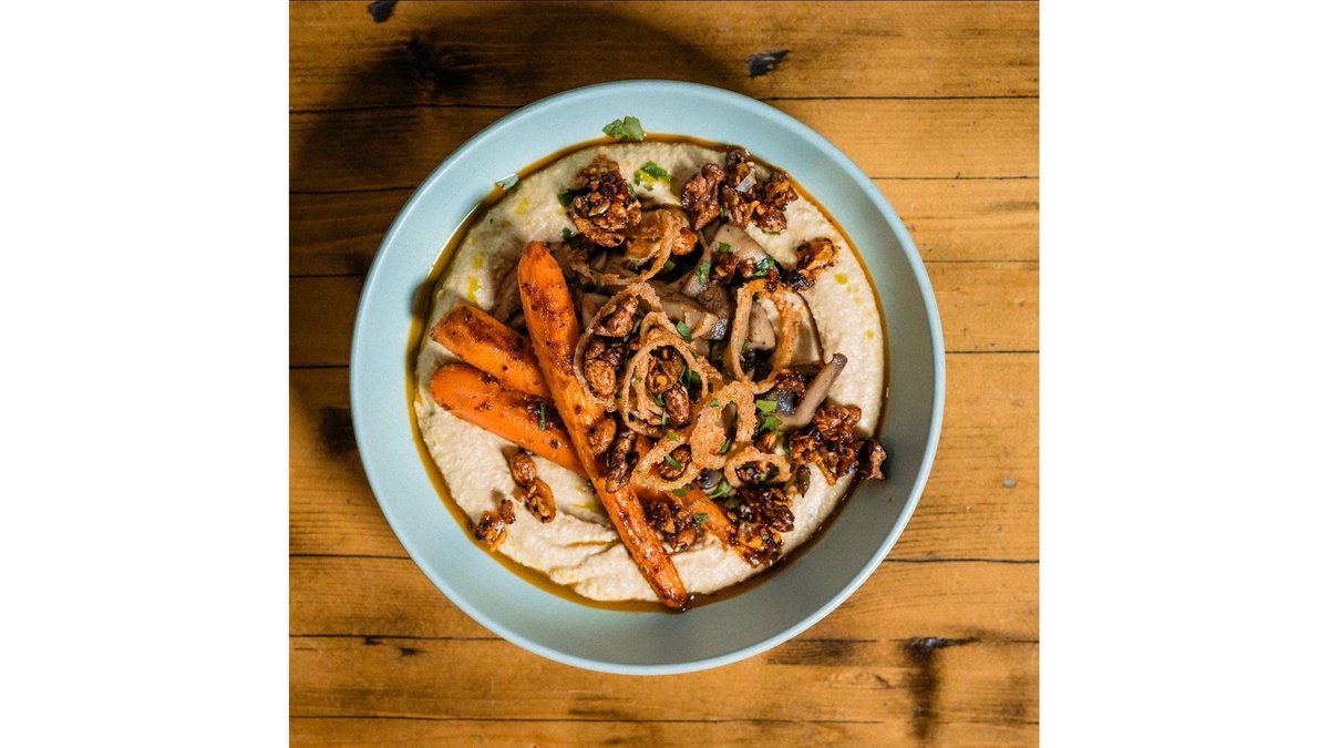 Hummus and mushrooms