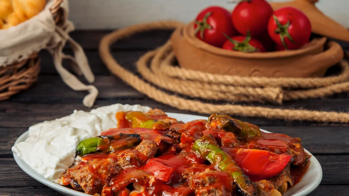 Kərə Yağlı İskəndər Dana Əti ilə