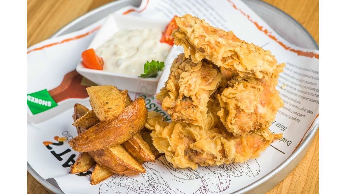 Aripioare de pui picante cu cartofi prajiti