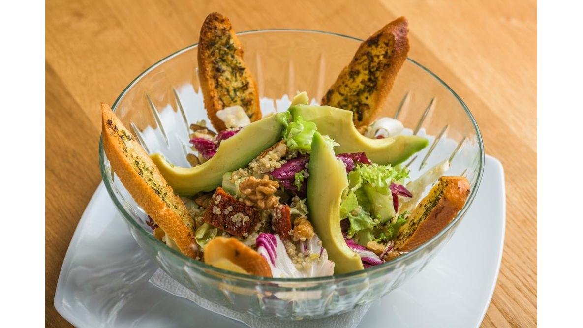 Quinoa și avocado