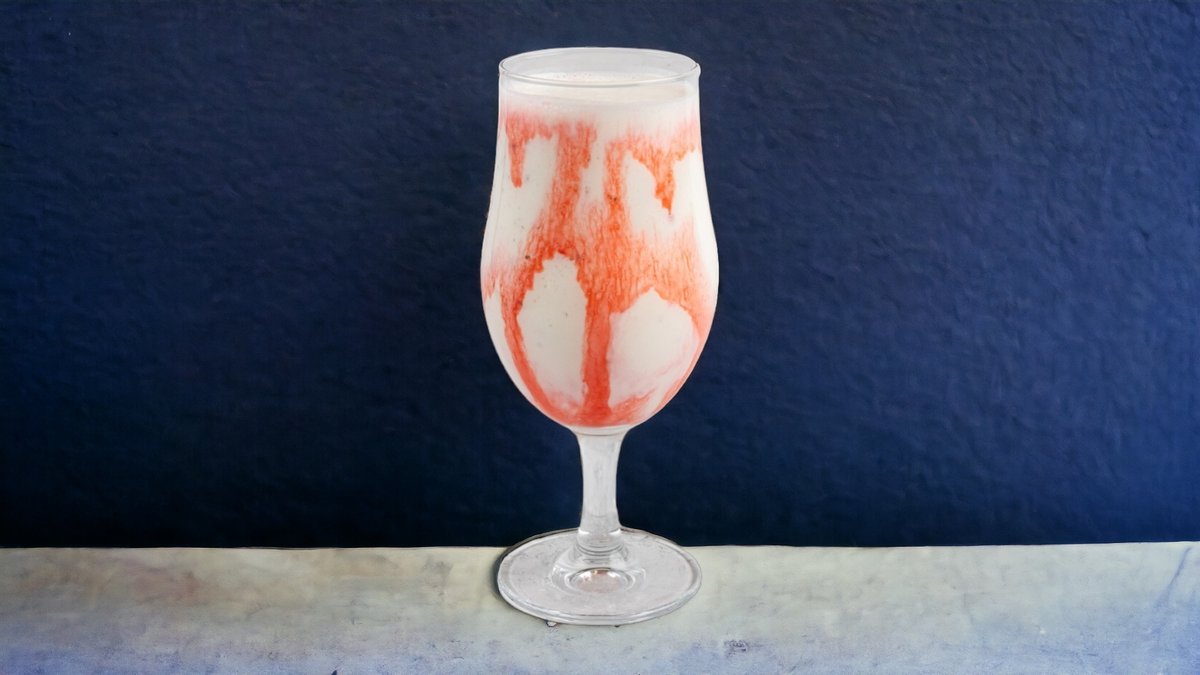 205. Strawberry Lassi (300 ml) (GF)