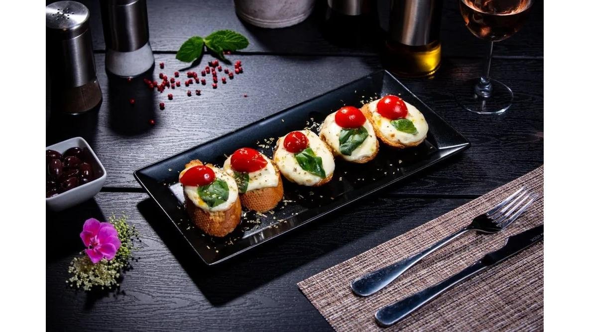 Bruschete cu mozzarella