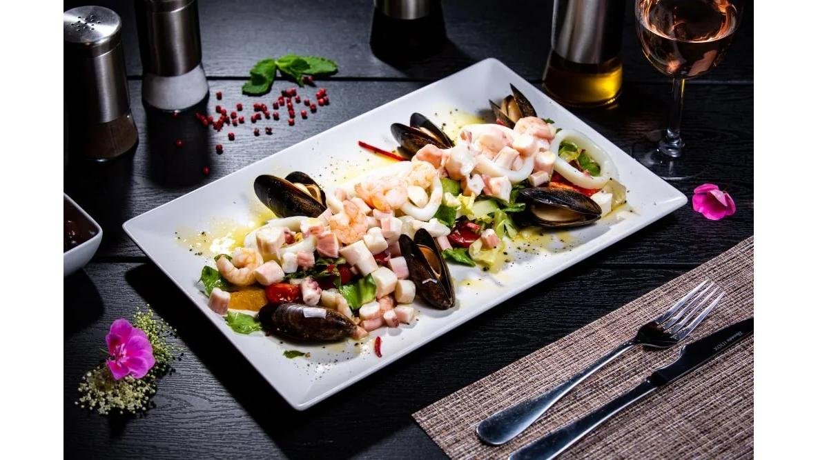 Salată cu fructe de mare calde