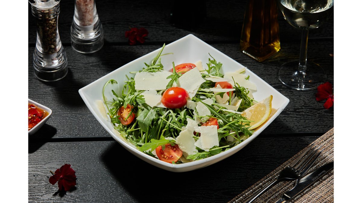 Salata de rucola și roșii cherry