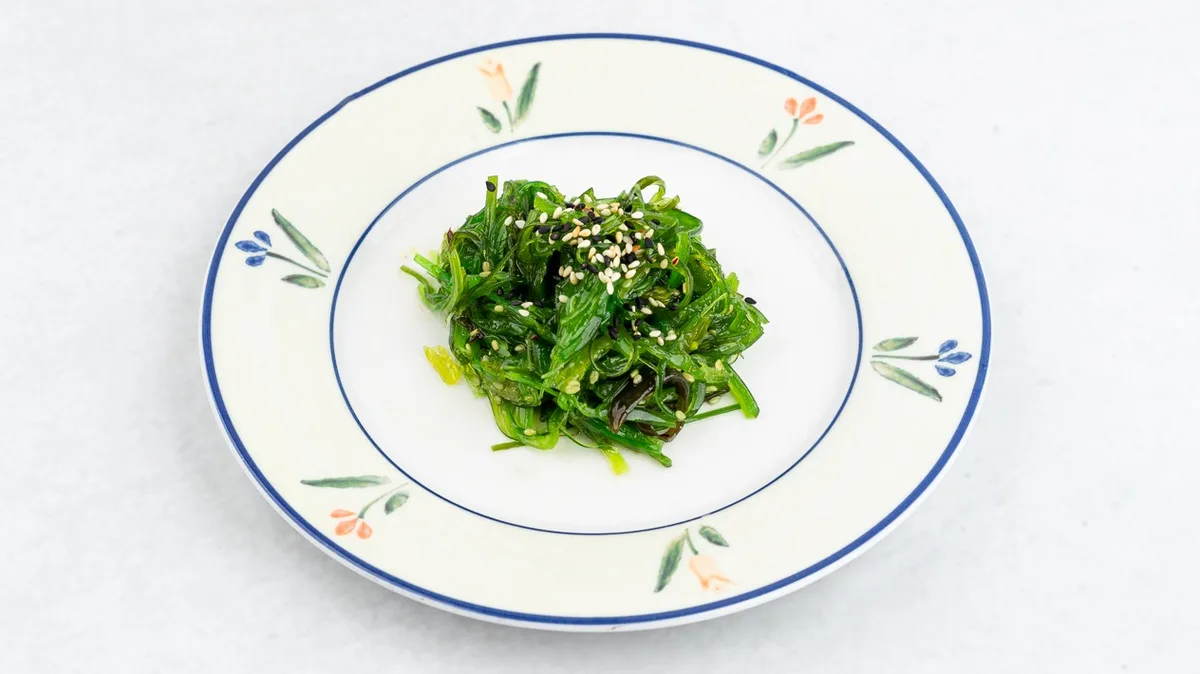 Japanese wakame salad with sesame seeds