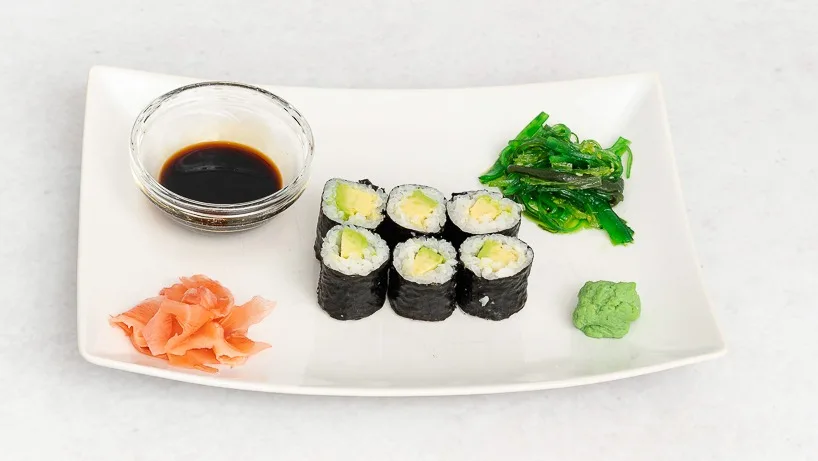 Small maki with avocado (6 pieces)