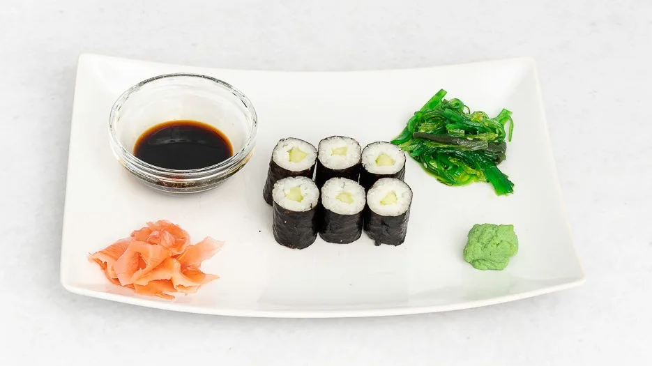 Small maki with cucumbers (6 pieces)