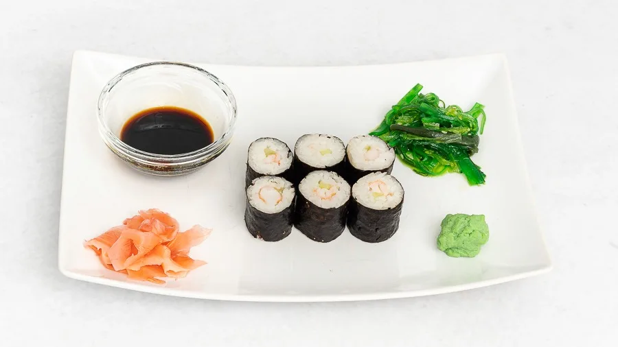 Small maki with shrimp and cucumbers (6 pieces)