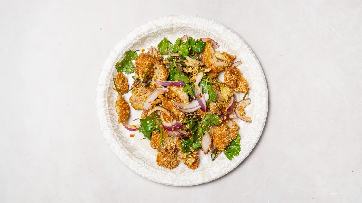 Larb-gai-tod ja riisi