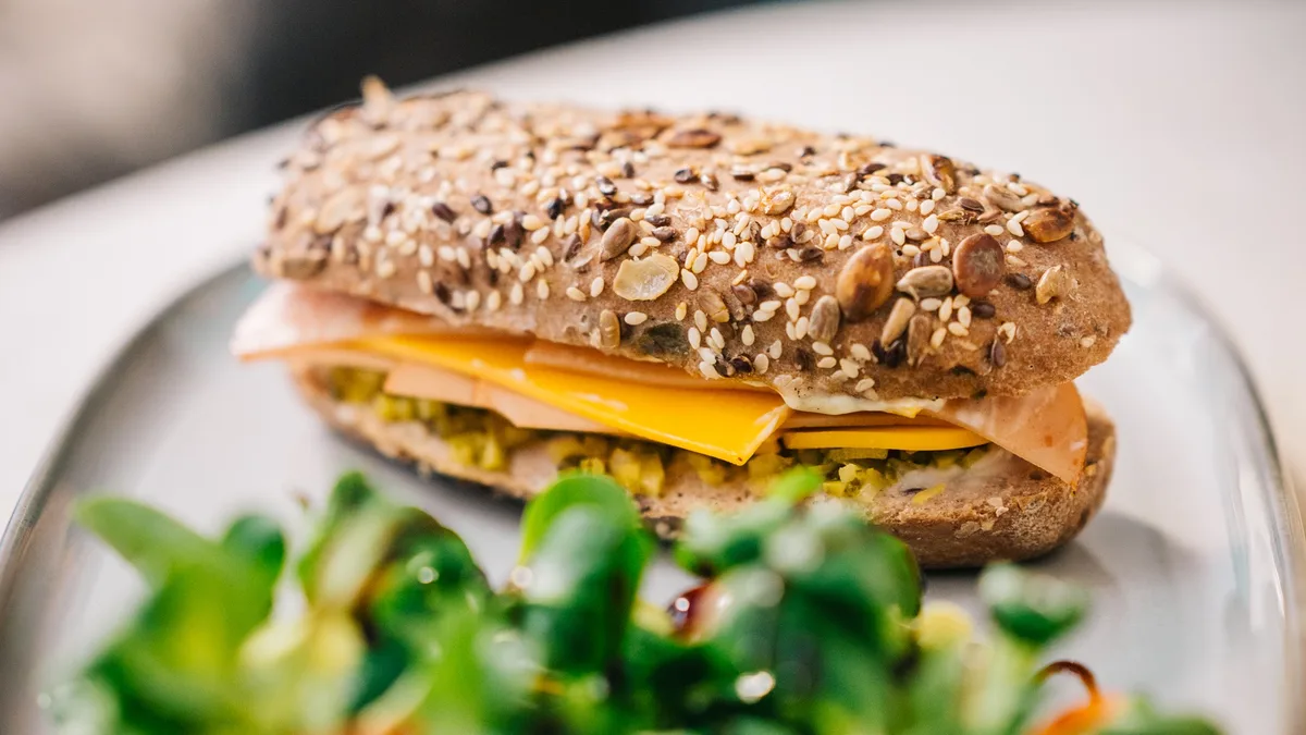 Vegán Ham and Cheese bagett