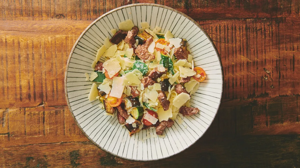 Frisk pasta med oksemørbrad