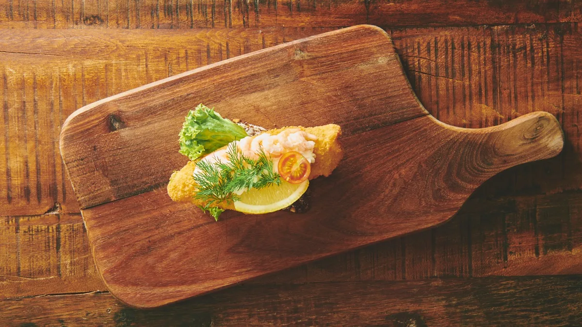 Smørrebrødsmenu fiskefilet m. rejer