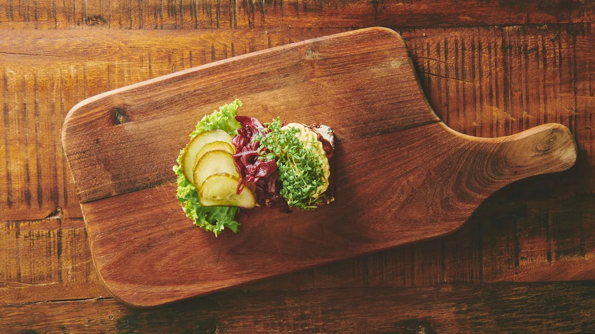 Smørrebrødsmenu frikadelle m. kartoffelsalat