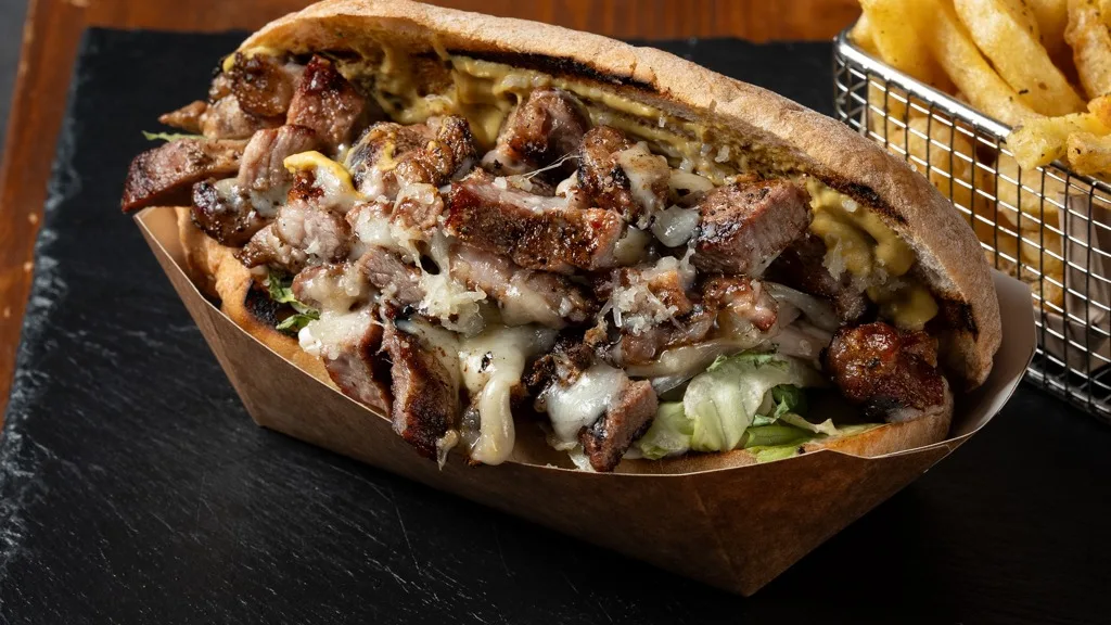 2 Μπριζολάκι Λαιμού Sandwich + 2 Αναψυκτικά 0.33 Βικος