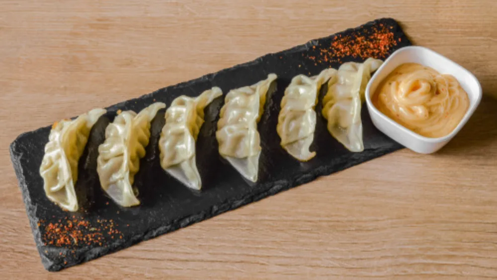 8.PIEROŻKI GYOZA Z WIEPRZOWINA +SOS DO WYBORU 5 SZT 1,3,6,7,9,10
