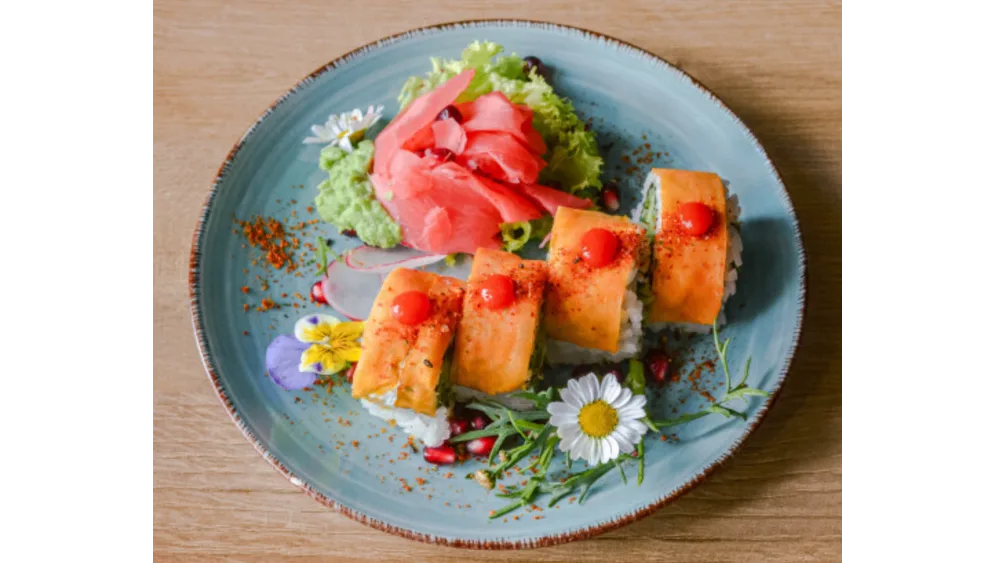 California AGEMONO-TUNCZYK W TEMPURZE, SPICY MAYO,SRIRACHA,OGOREK,OBLOZONE PLASTRAM batata 4szt