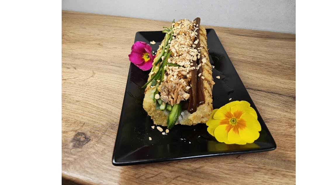Sushi-dog xl z pieczonym łososiem
