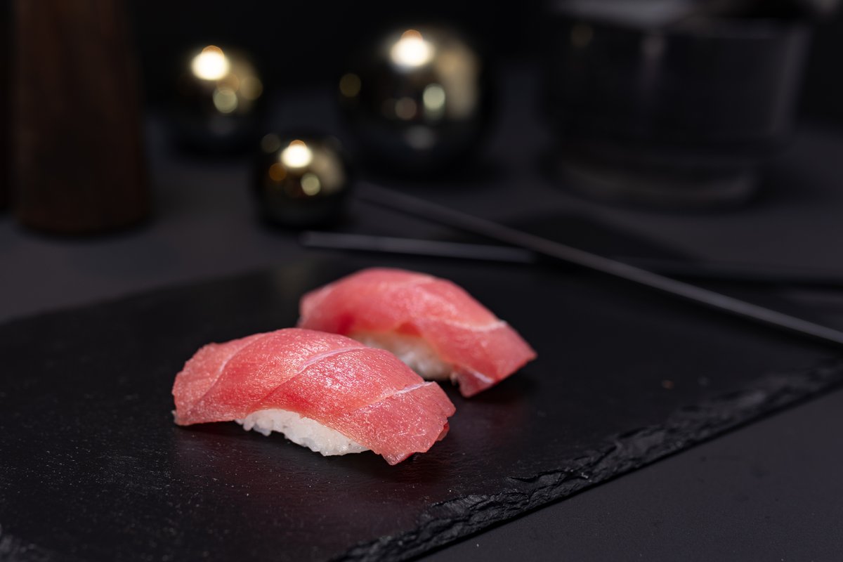 Tuna nigiri hi