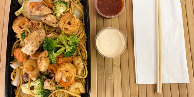 Shrimp and Chicken w/ Noodles
