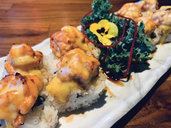 *BAKED SPICY SALMON ROLL