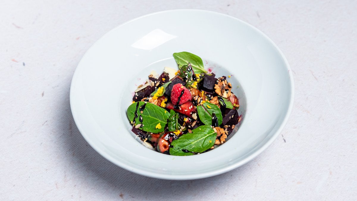 Beet Roots and Spinach Salad