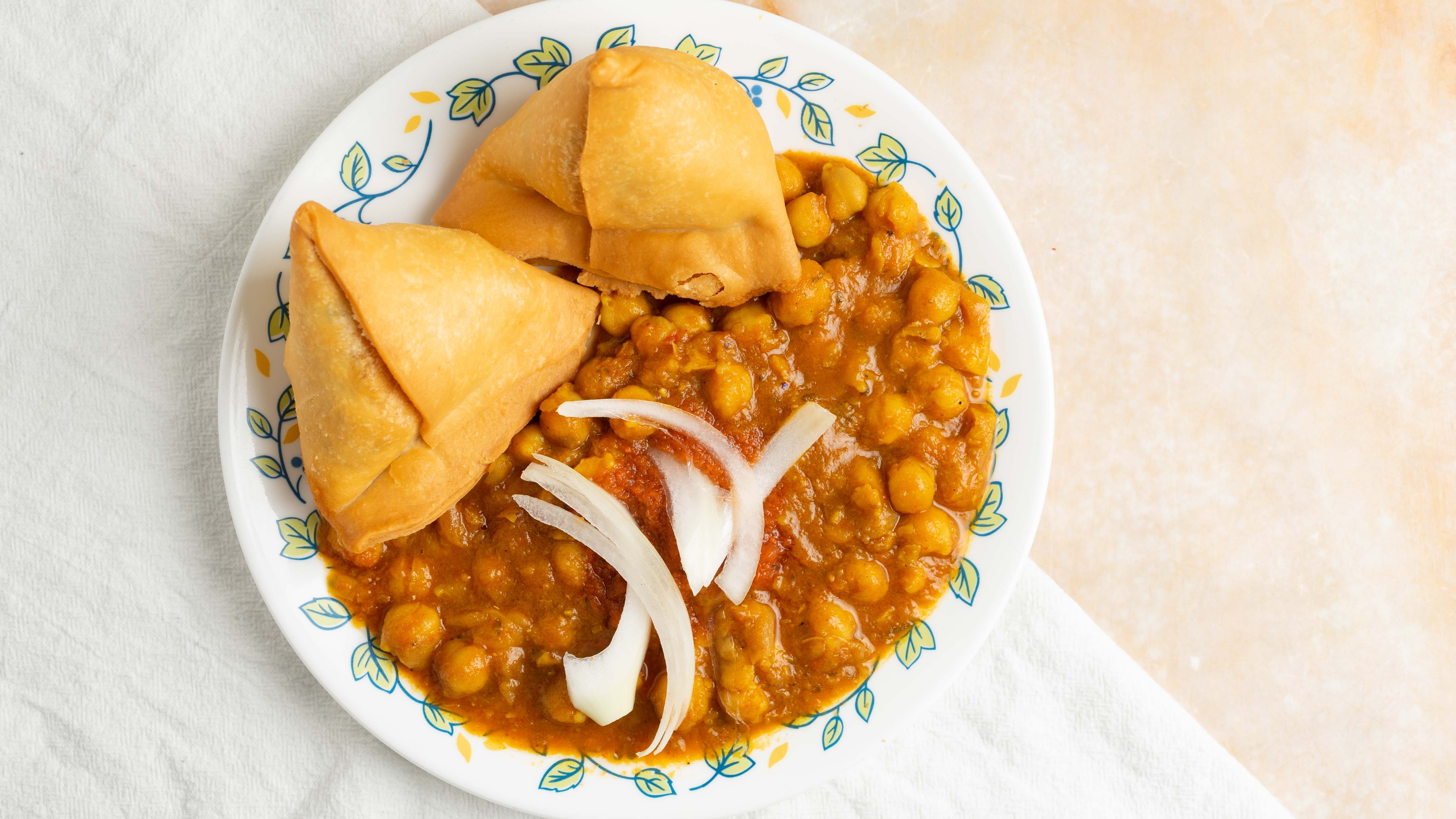 Vegetable Samosa and Cholay