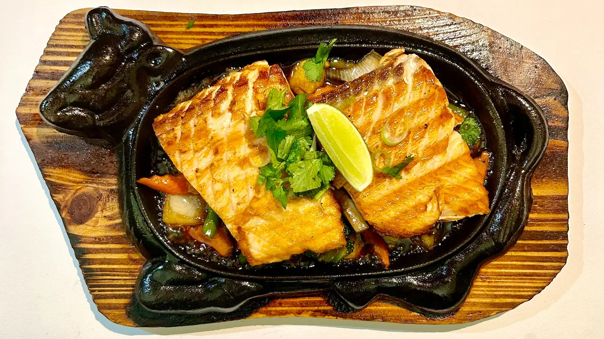 Grilovaný Teriyaki losos s rest. zeleninou