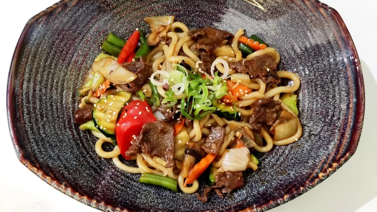 Restované Udon rezance /výber omáčky/vajíčka v ponuke