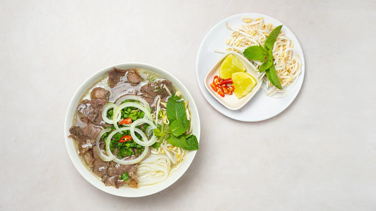 1. Phở Bò