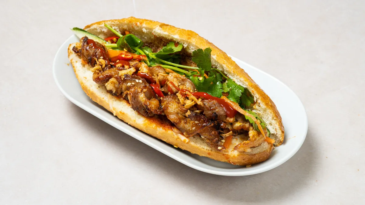13. Bánh Mì Thịt Nướng