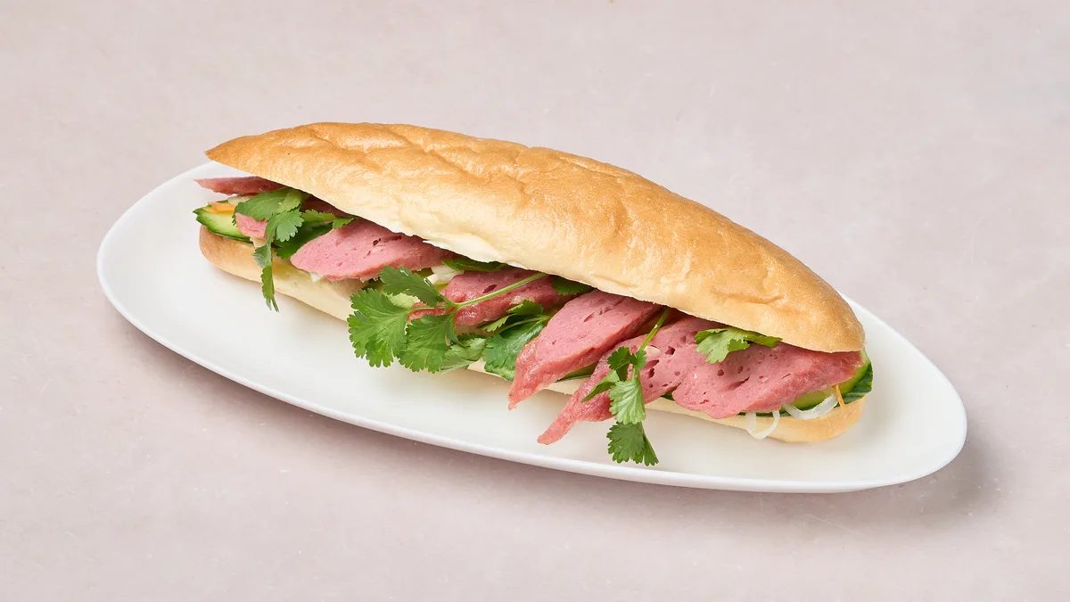 16. Bánh Mì Nem Nướng