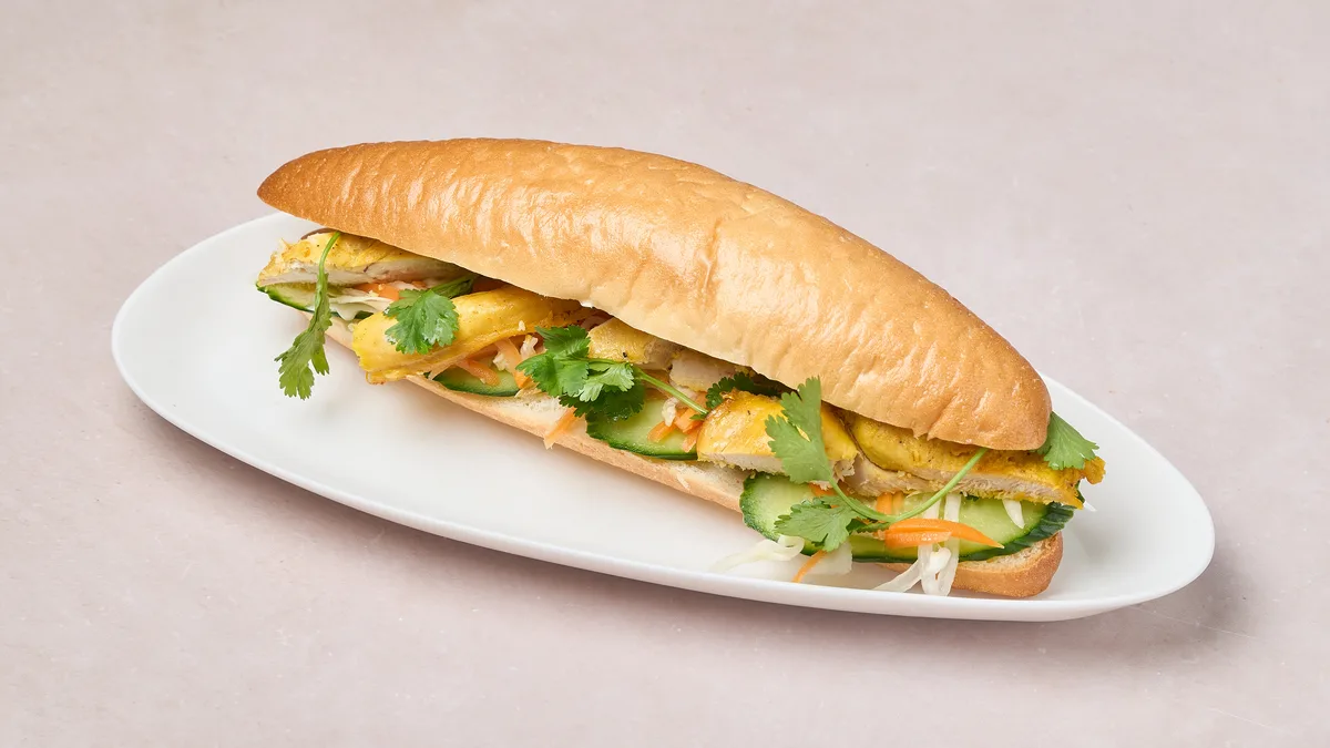 17. Bánh Mì Gà Nướng