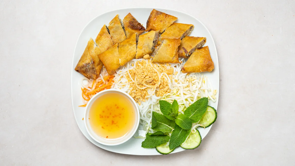 28. Bun Chả Giò Thịt
