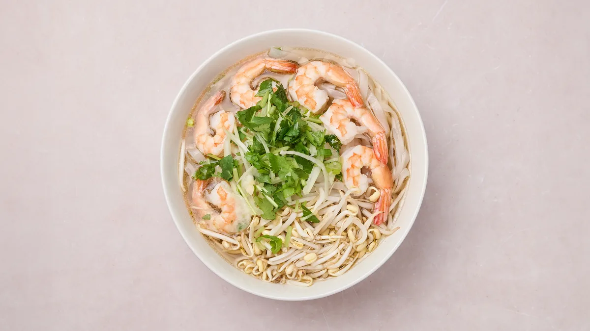 4. Phở Tom