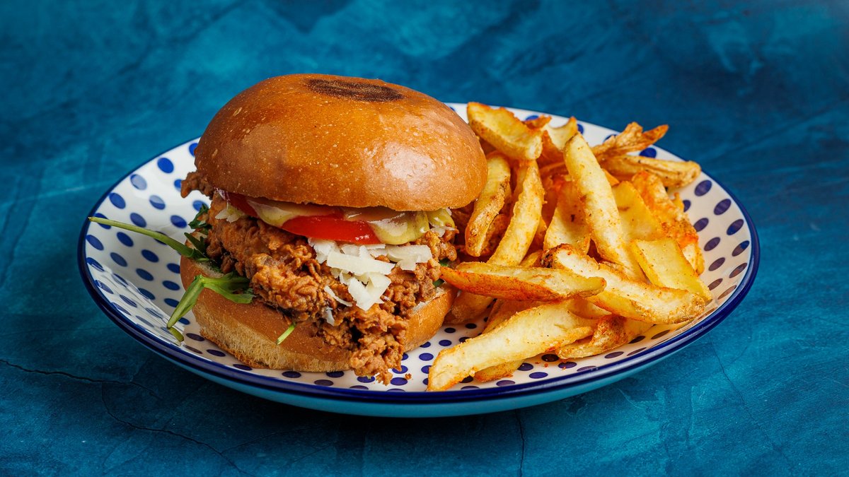 2 Signature Burgers + 1 Μερίδα Πατάτες Τηγανητές με Τopping της Επιλογής σου