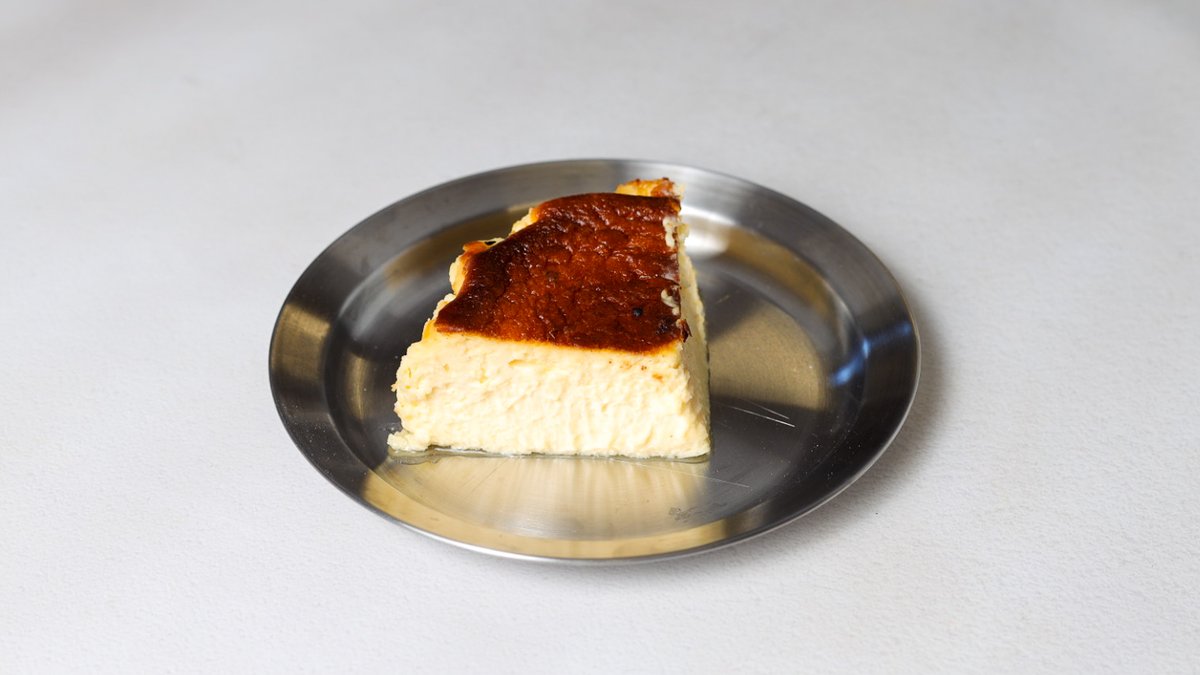 Basque Baked Cheesecake