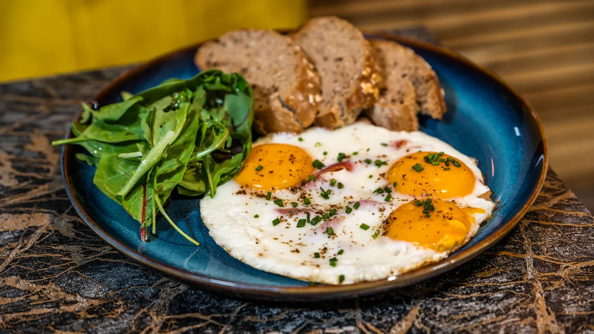 Ham and eggs (3 tojásból)