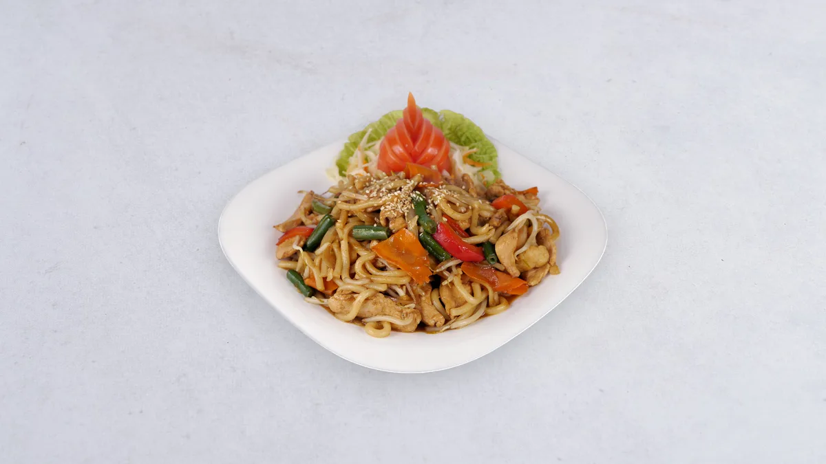 Makaron udon smażony