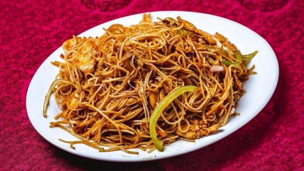 Seafood fried noodles