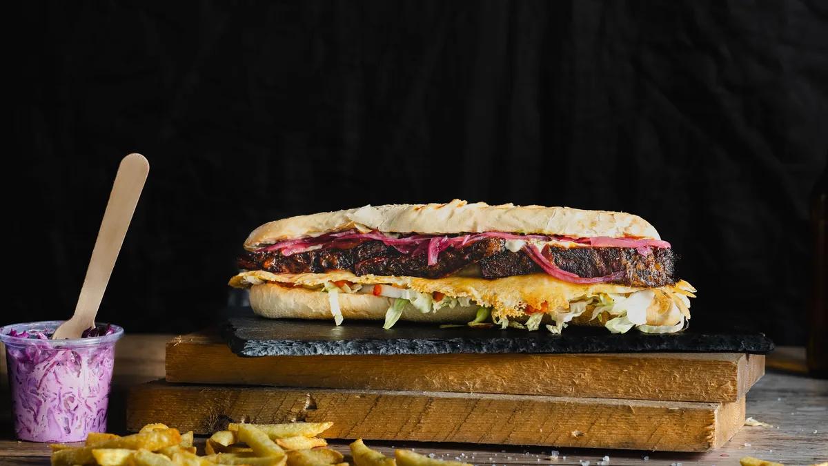 Juicy Chick Sandwich mit Pommes