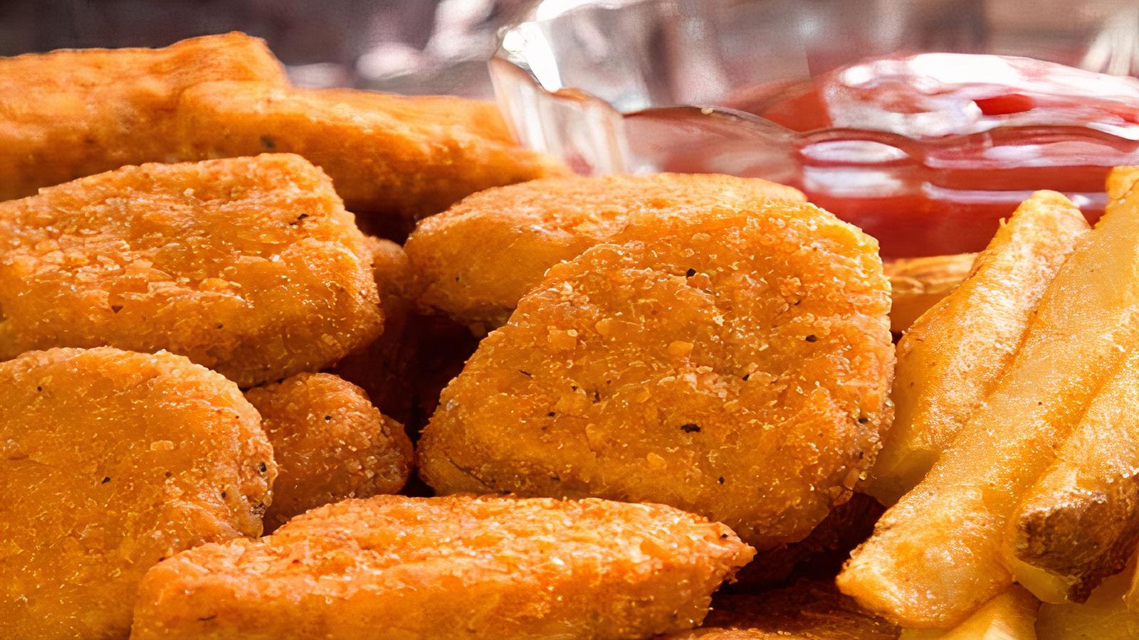6 Chicken Nuggets with Fries