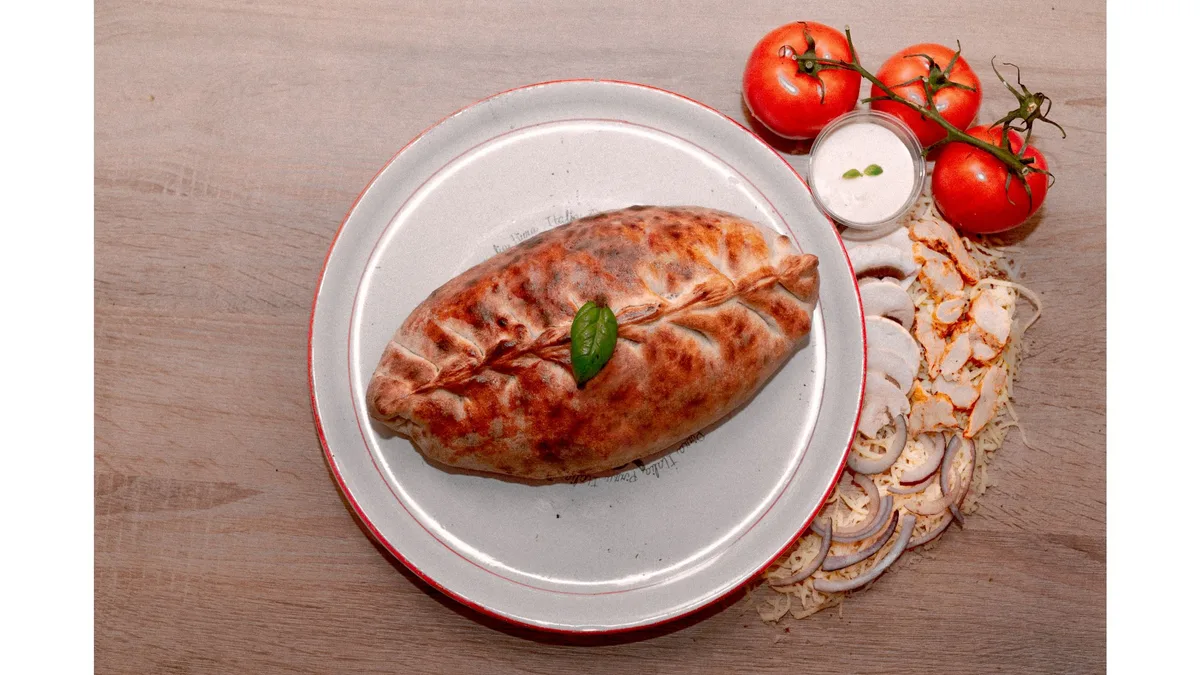 32. Calzone