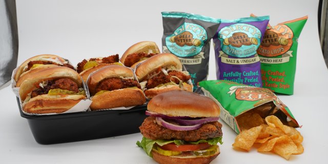 Large Yo' Mommas Chicken Sandwich Package